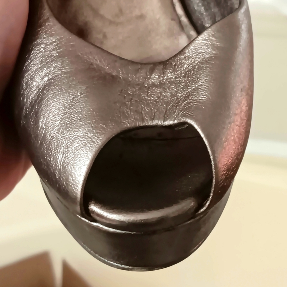 YSL Gold Pumps - Picture 6 of 16